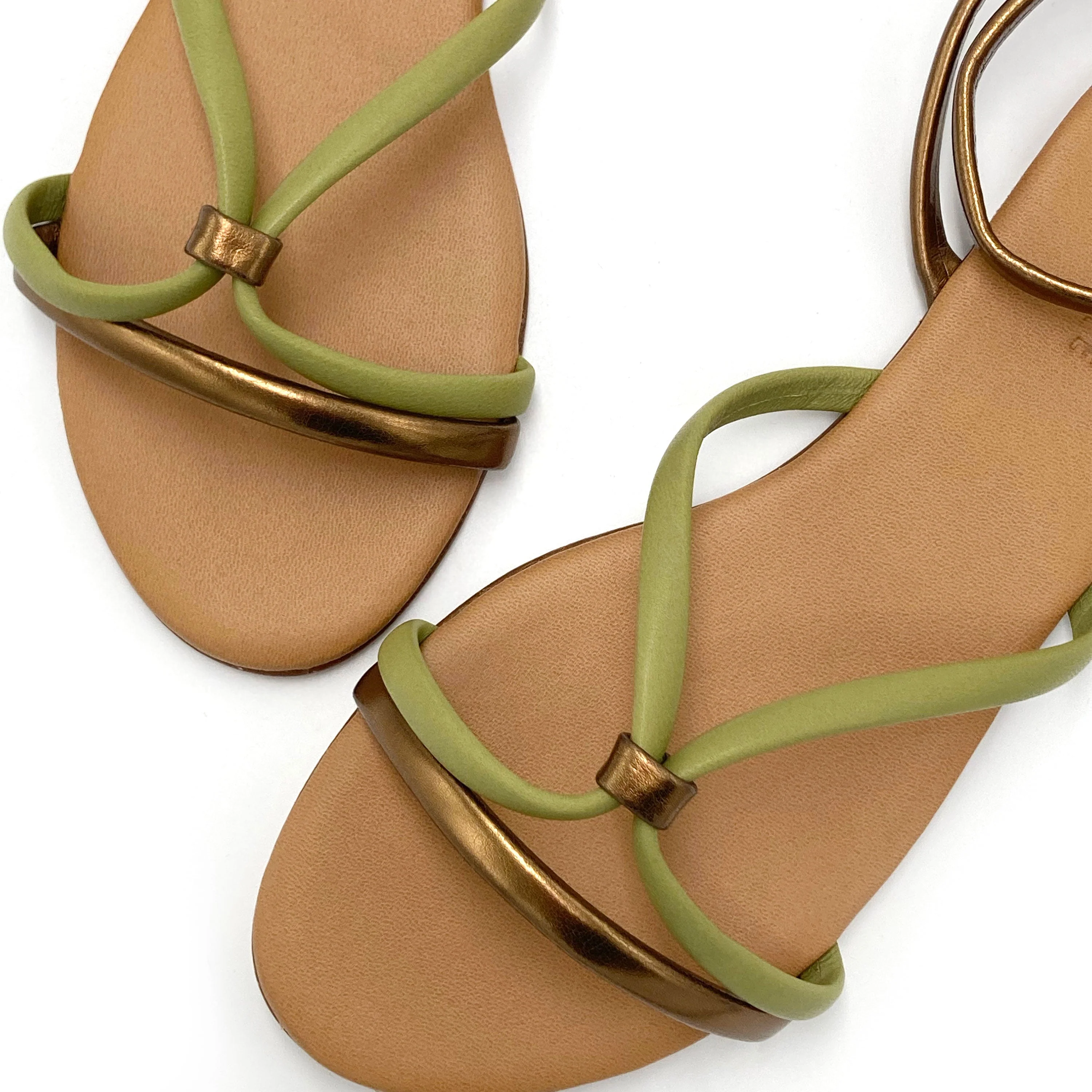 Anckle strap women flat sandals in green and bronze leather - Image 3