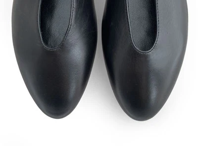 Black leather ballet flats with V-cut - Image 5