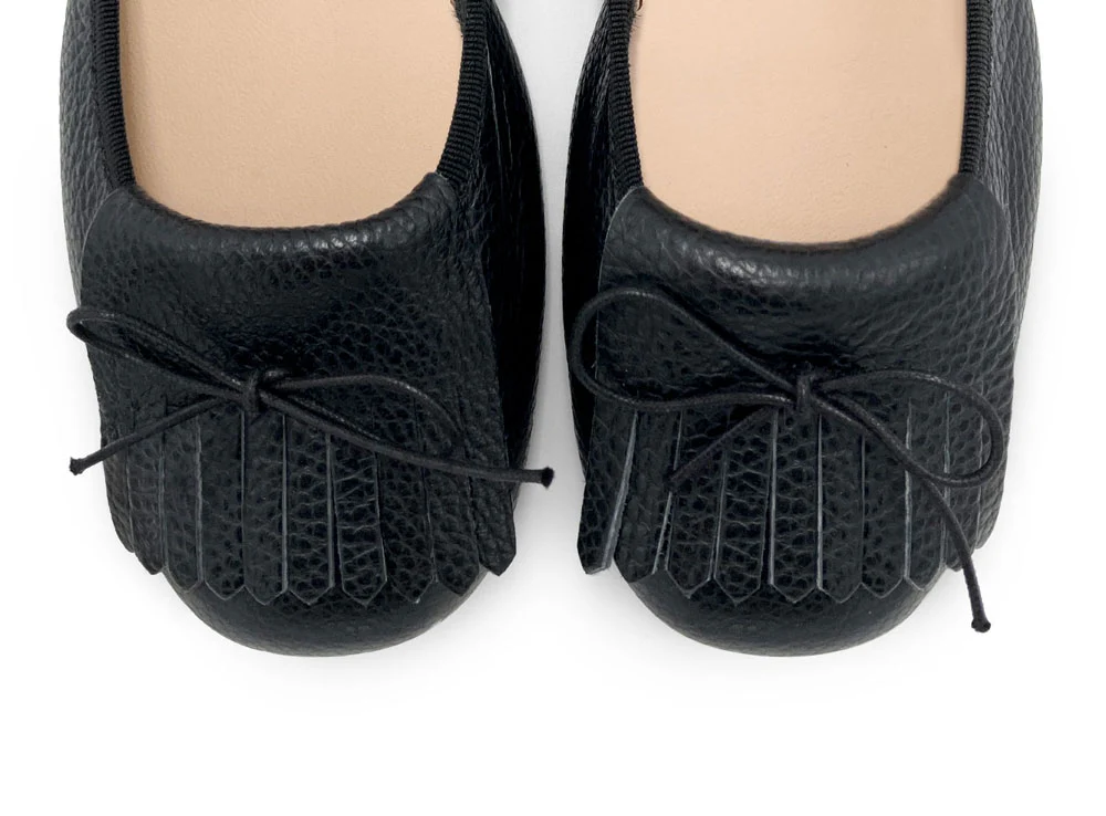 Black leather moccasins with fringe tassel - Image 5