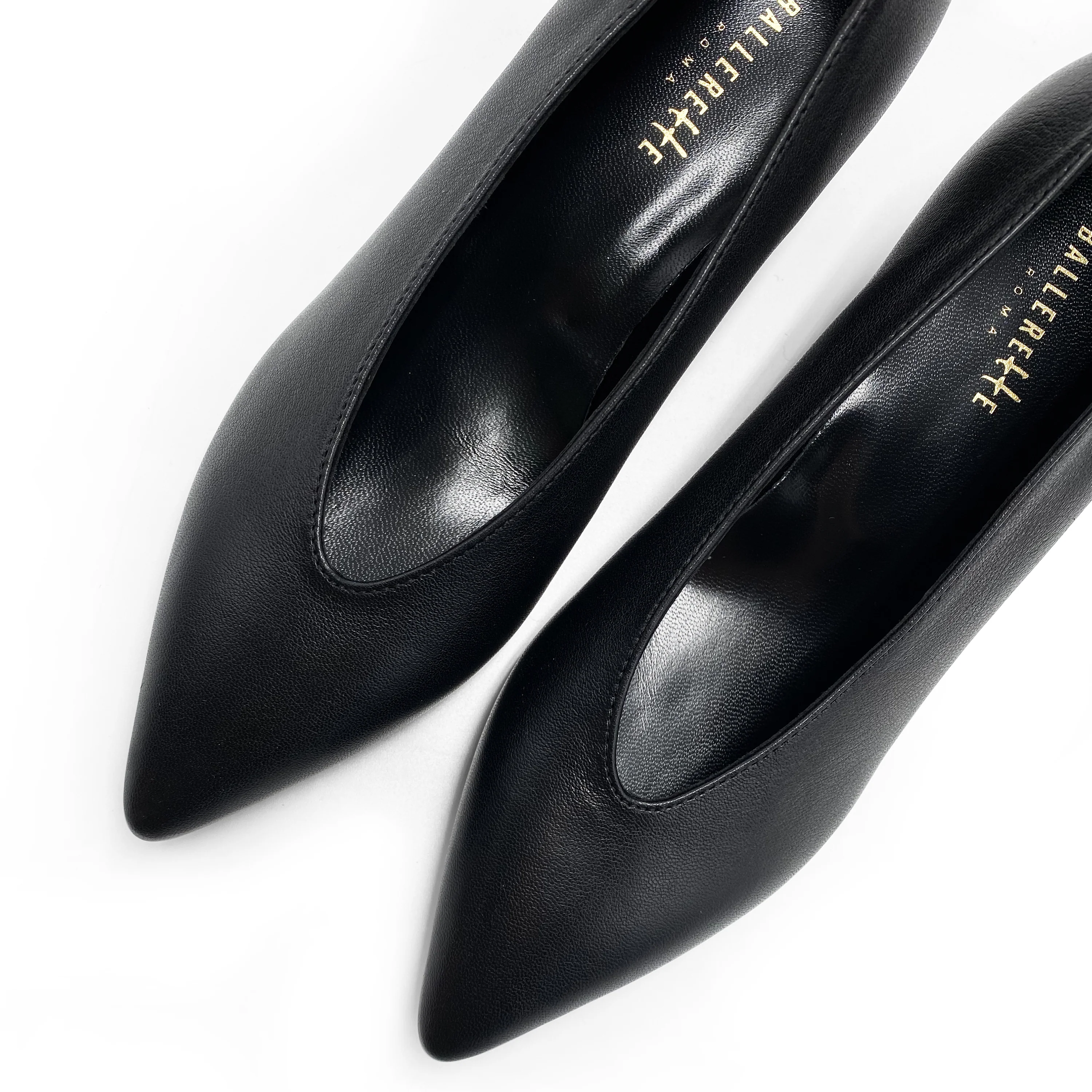 Black leather pumps with V-cut and heel - Image 2