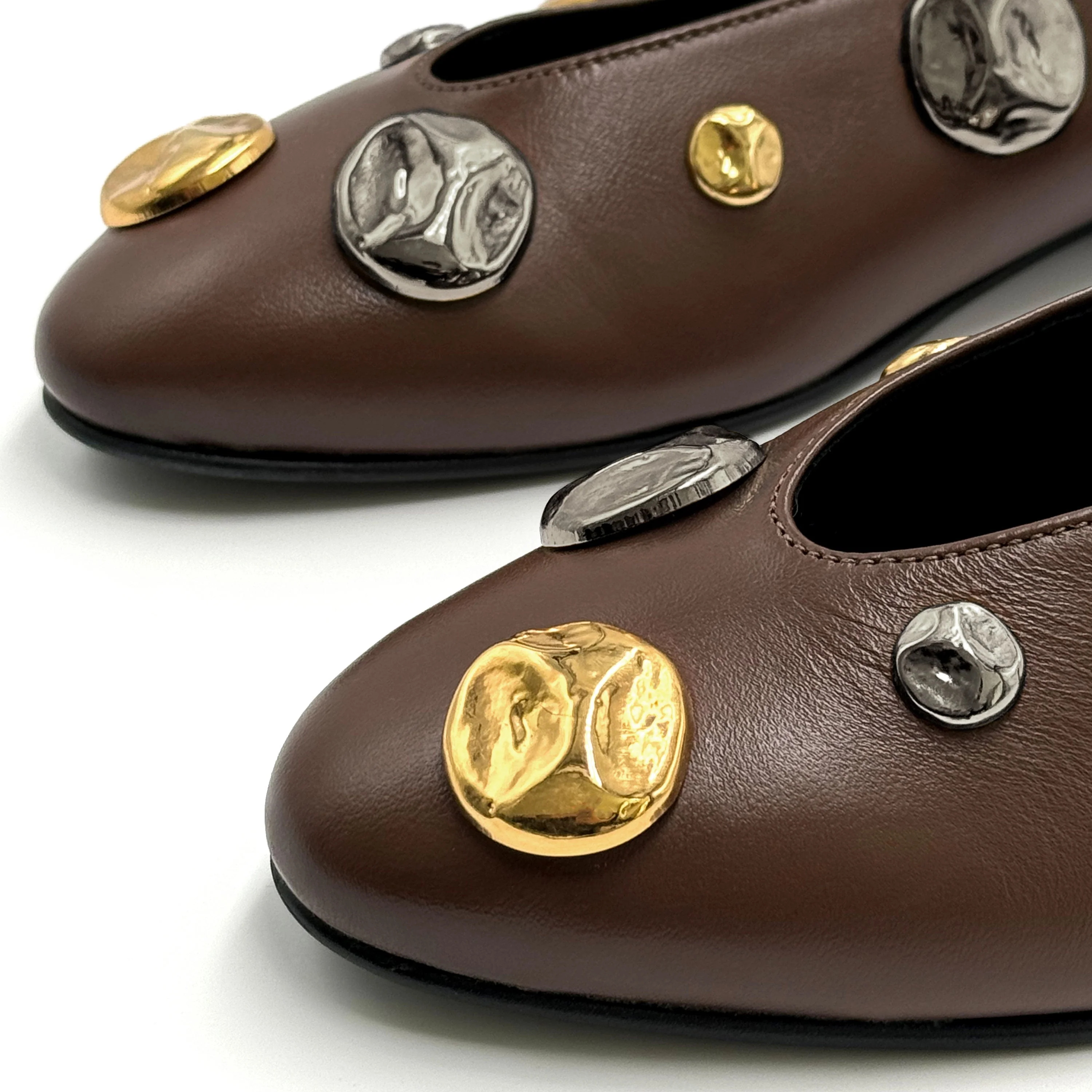 Brown leather ballet flats with V-cut and gold and iron studs - Image 4