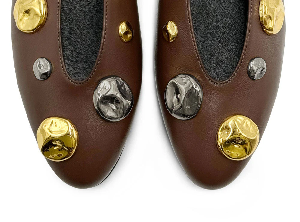Brown leather ballet flats with V-cut and gold and iron studs - Image 5