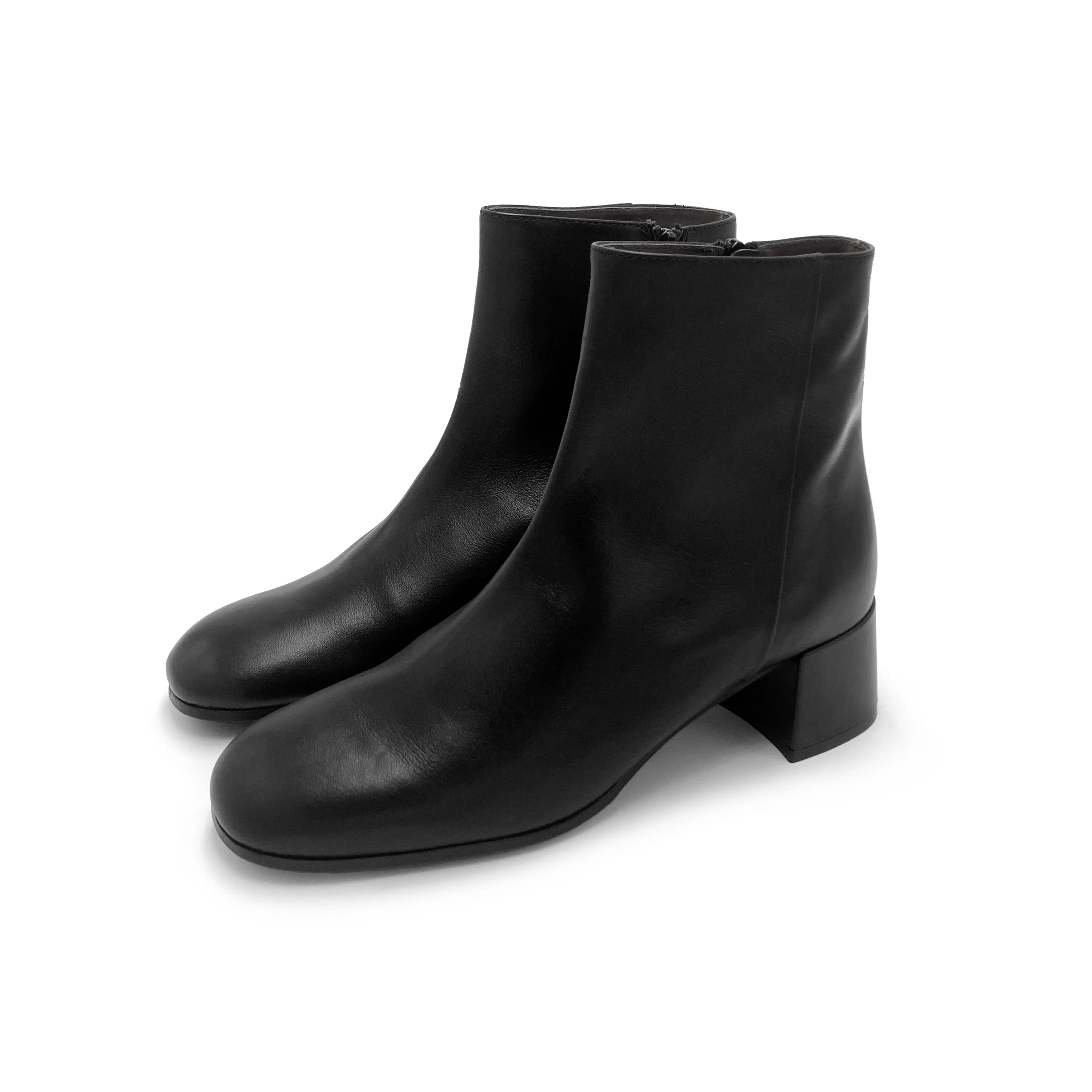 Comfortable black ankle boots with heels - Image 5