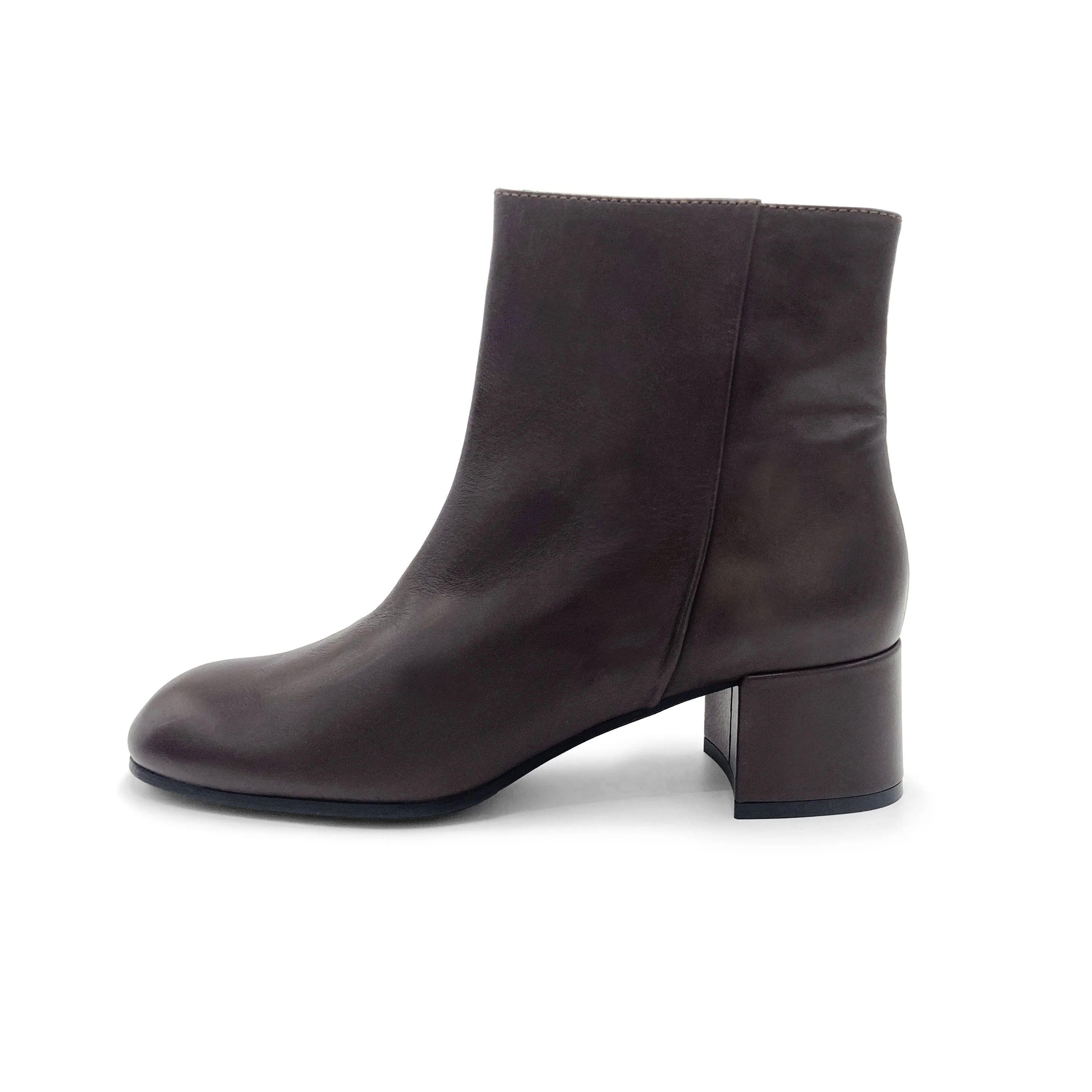 Comfortable brown ankle boots with heels - Image 3