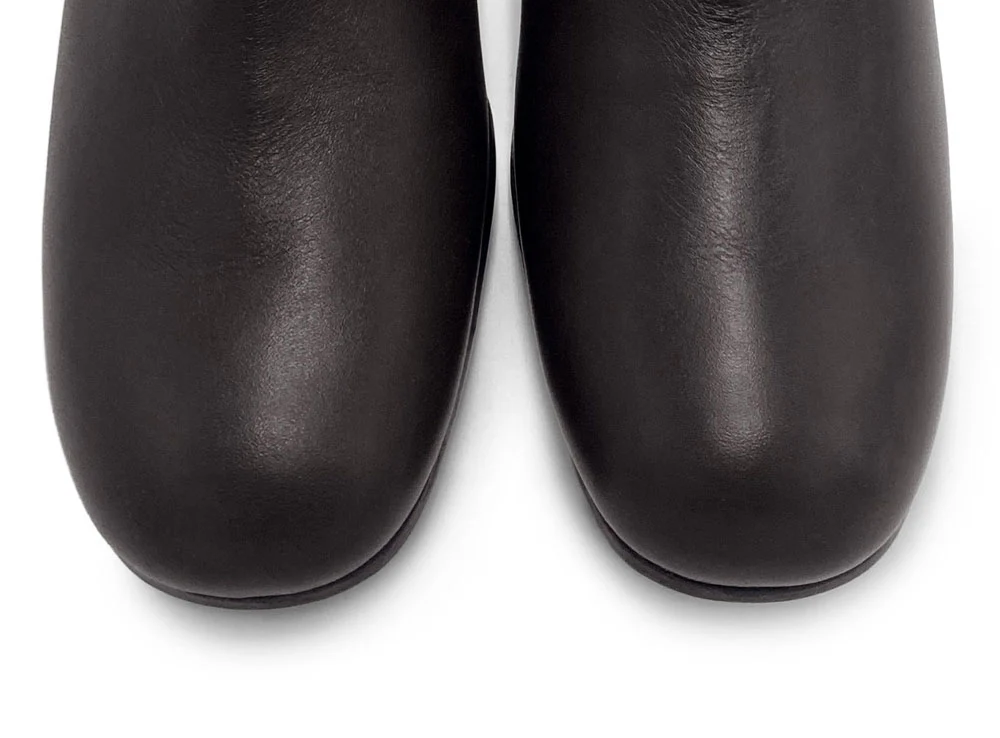 Comfortable brown ankle boots with heels - Image 6