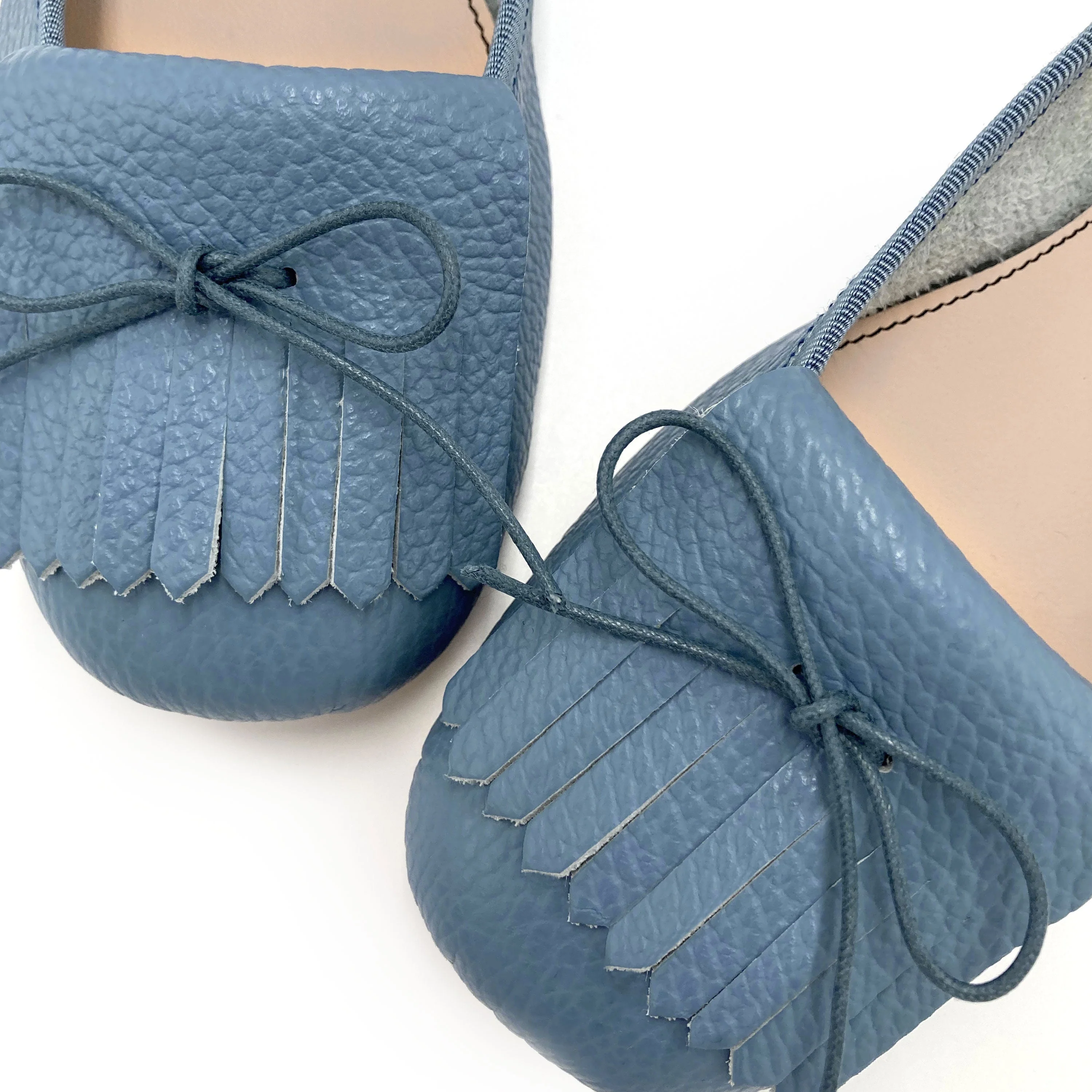 Denim-blue leather moccasins with fringes - Image 3