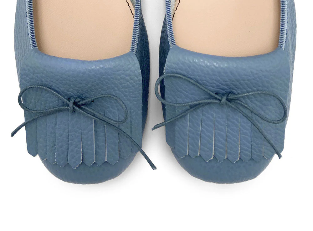 Denim-blue leather moccasins with fringes - Image 5