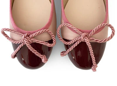 Dusty pink leather ballet flats with bordeaux toe and pink bow - Image 5