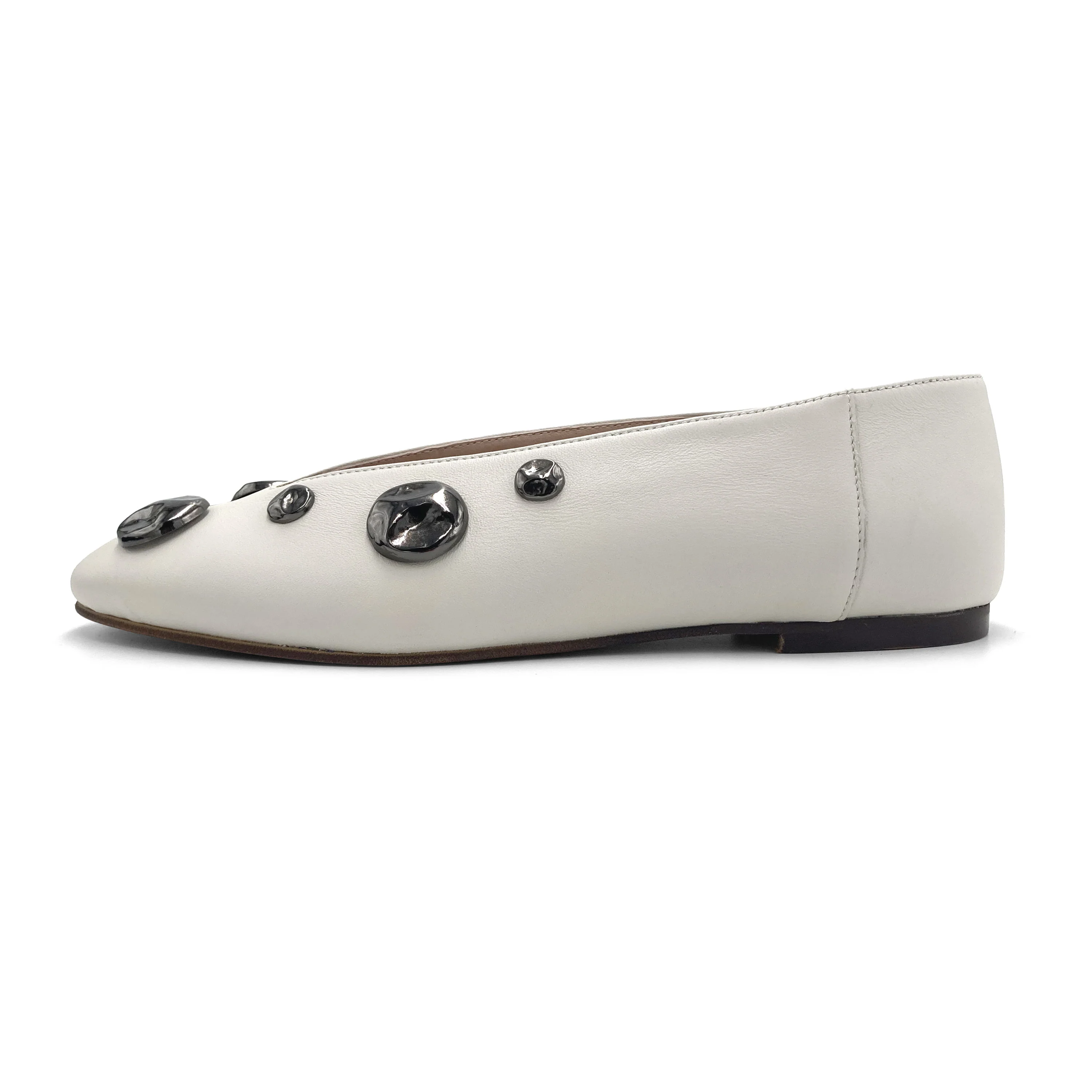 Ivory white leather ballet flats with V-cut and iron studs - Image 4