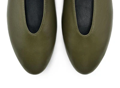 Olive green leather ballet flats with a V-cut and strap - Image 5