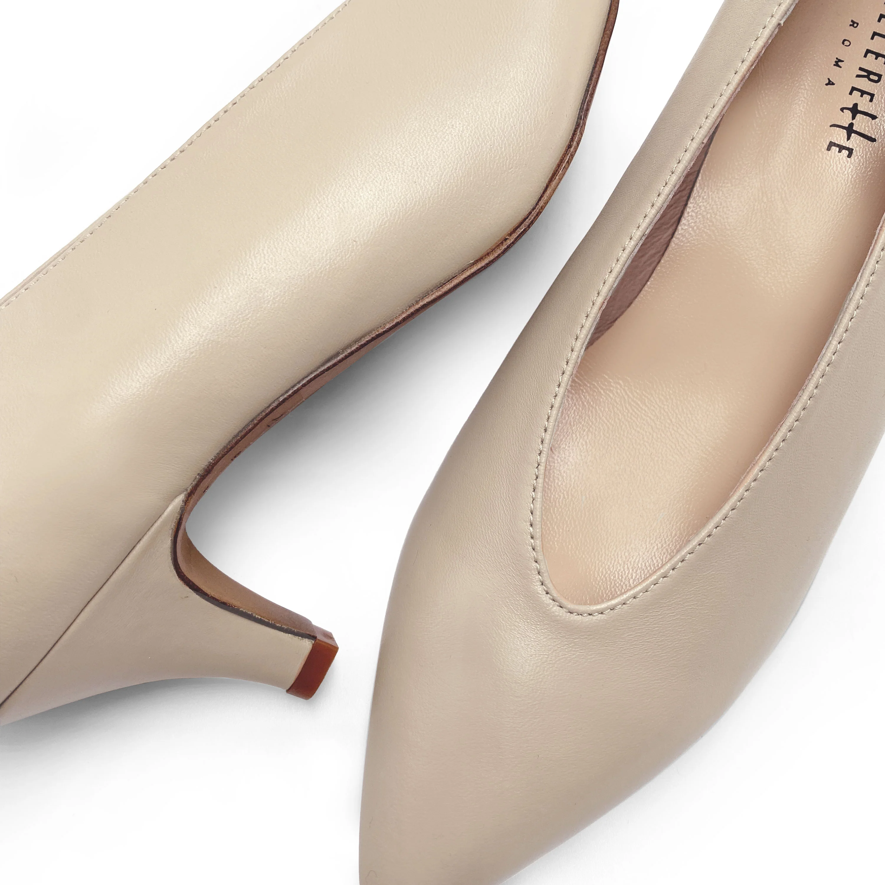 Pointed necklines in beige leather with V-neck - Image 3