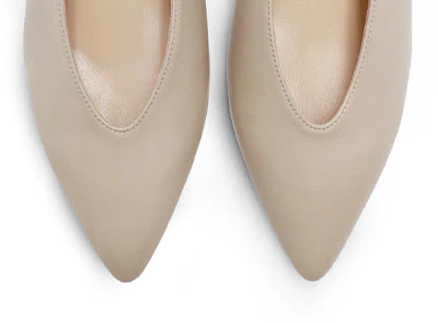Pointed necklines in beige leather with V-neck - Image 5