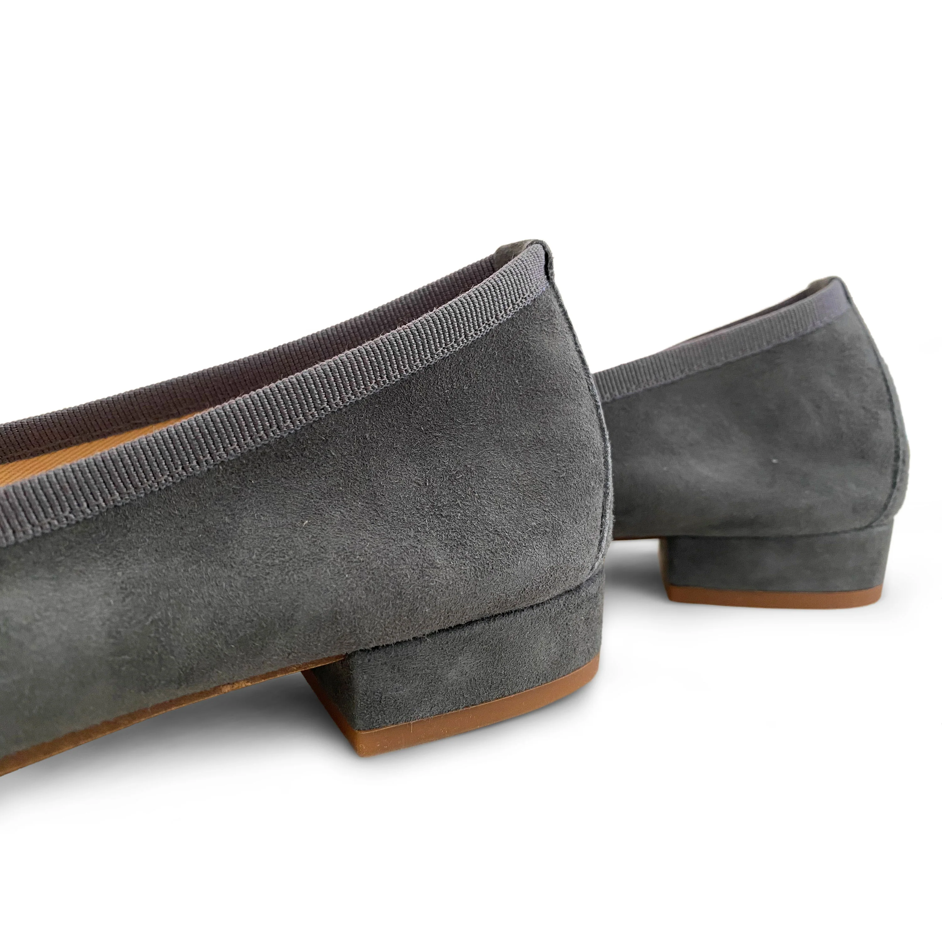 Pointed toe dark gray suede ballet flats - Image 4