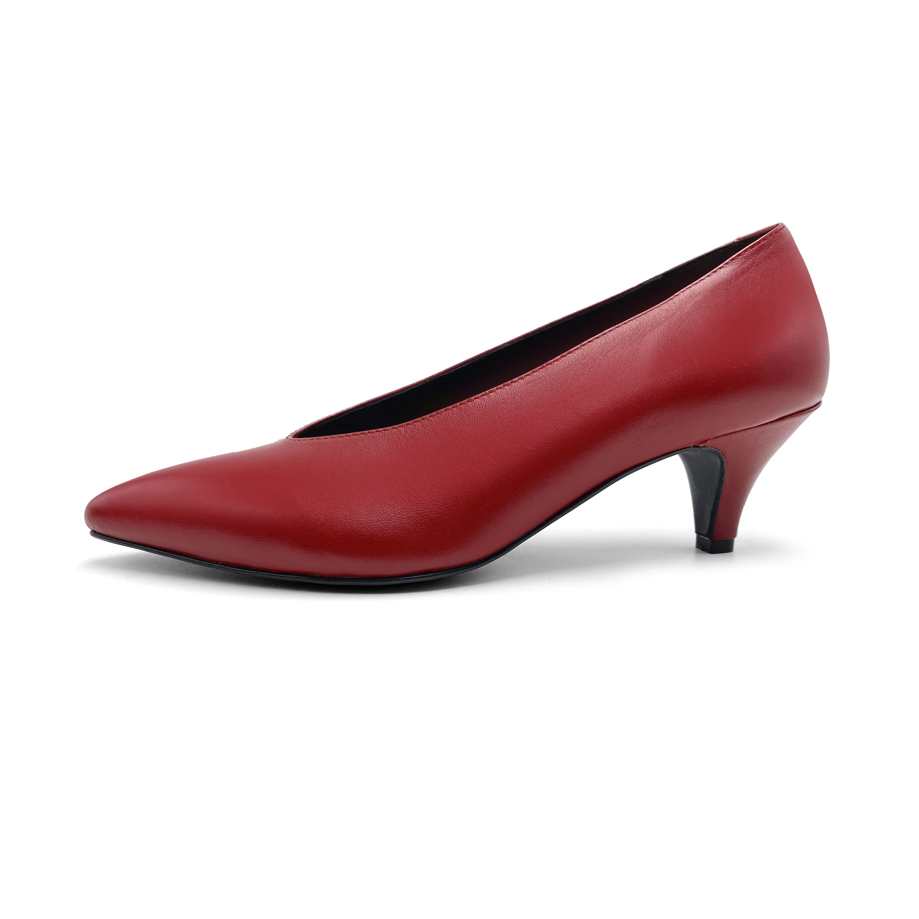 Red leather pumps with V-cut and heel - Image 3