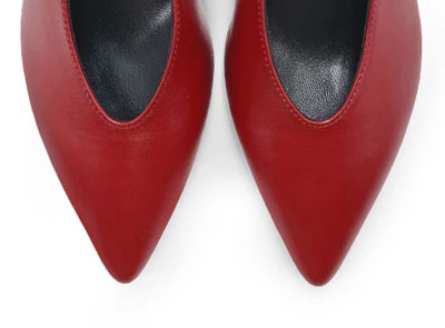 Red leather pumps with V-cut and heel - Image 5