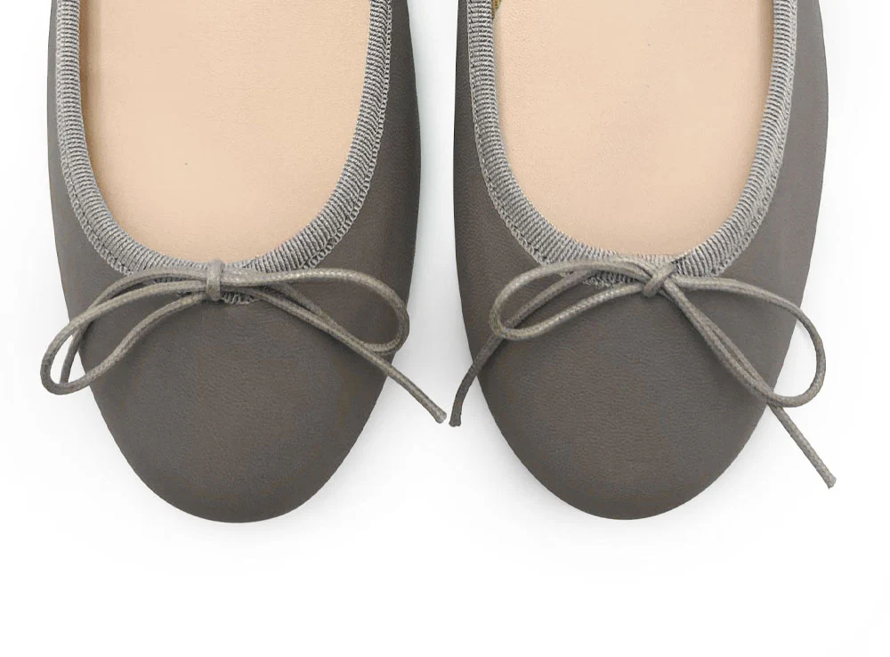 Taupe leather ballet flats - Image 5