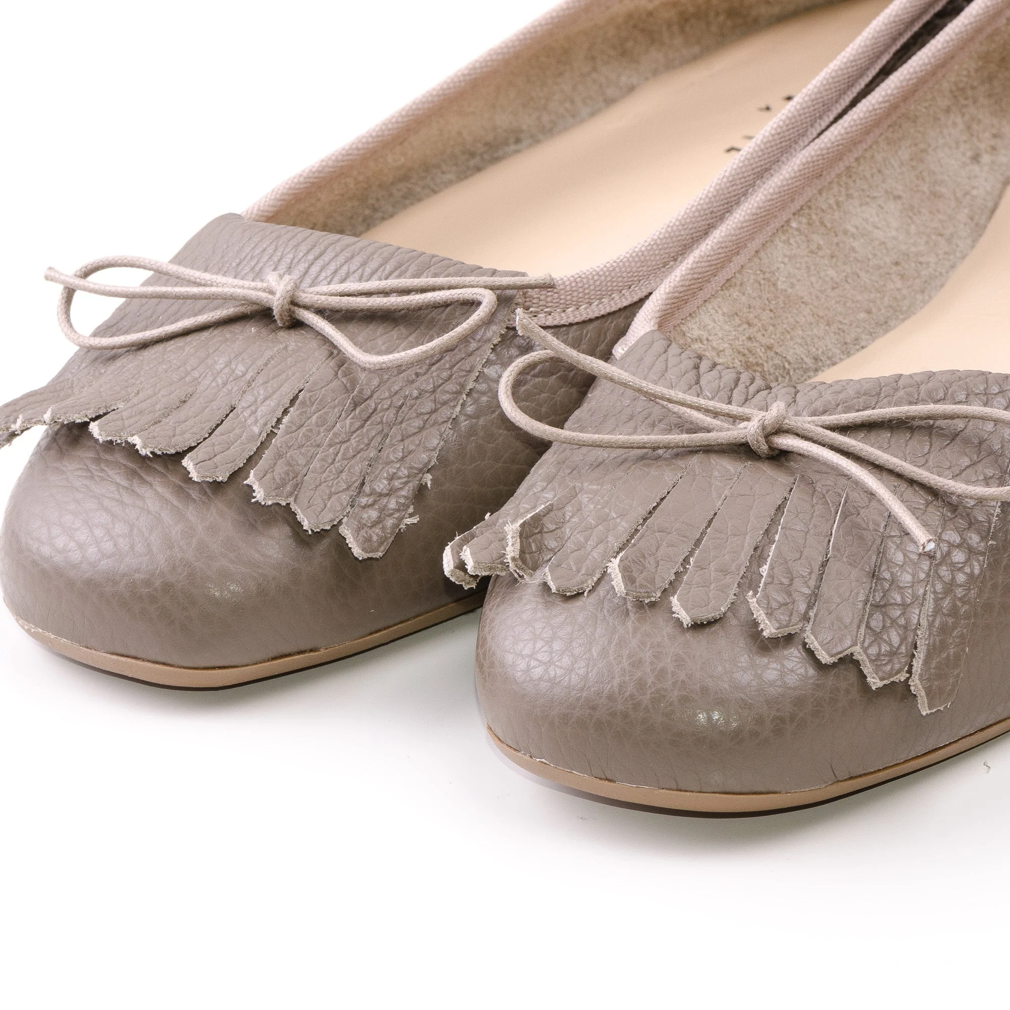 Taupe leather woman moccasins with fringe - Image 4
