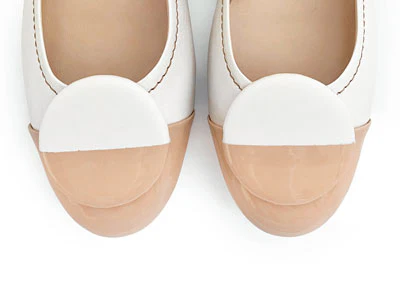 White leather ballet flats, taupe patent leather toe and stud - Image 5