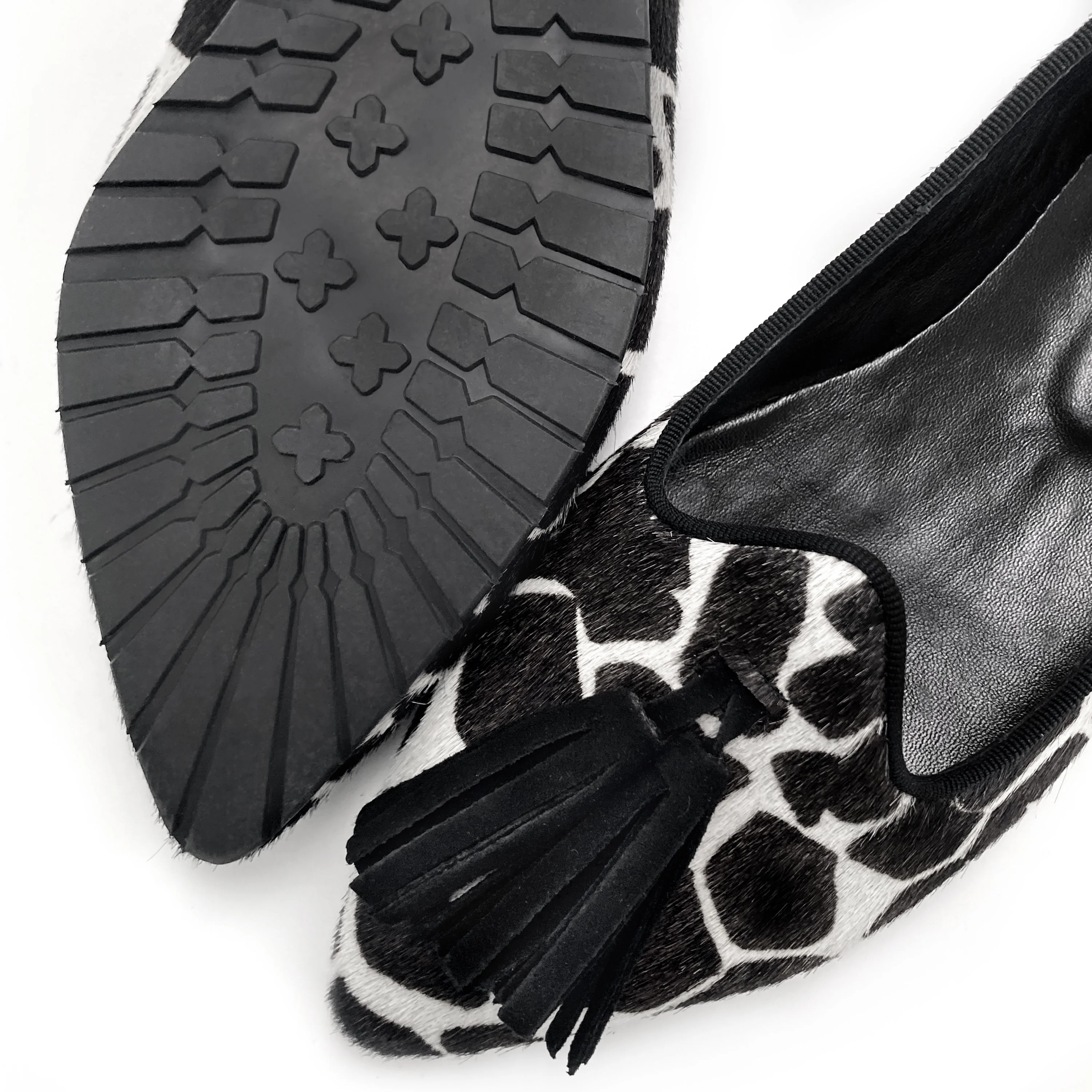 Women's black and white animal print pointed toe moccasins - Image 5
