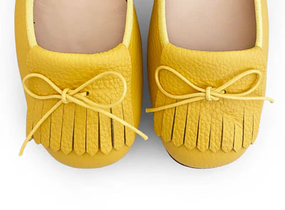 Yellow leather woman moccasins with fringe - Image 5